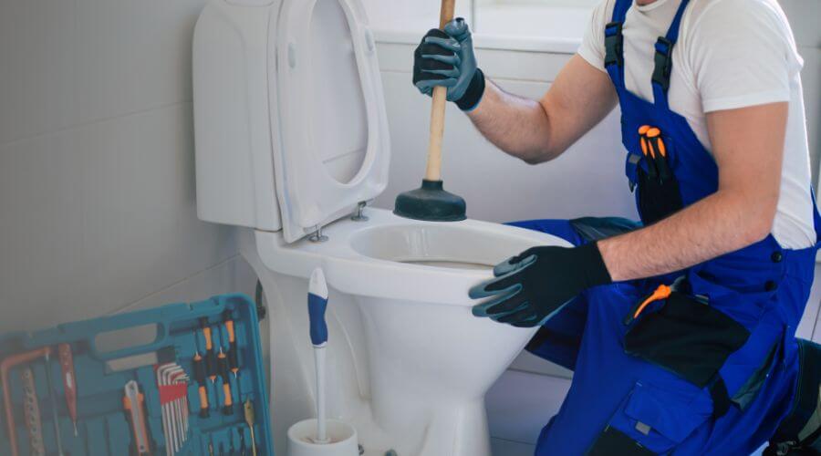 Expert burst pipe repair services in Edcouch, TX